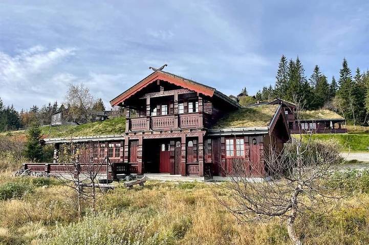 Hyggelig Hytte med Sauna og Innendørs Boblebadekar. Nær Skibakken og Sommarland in Bø