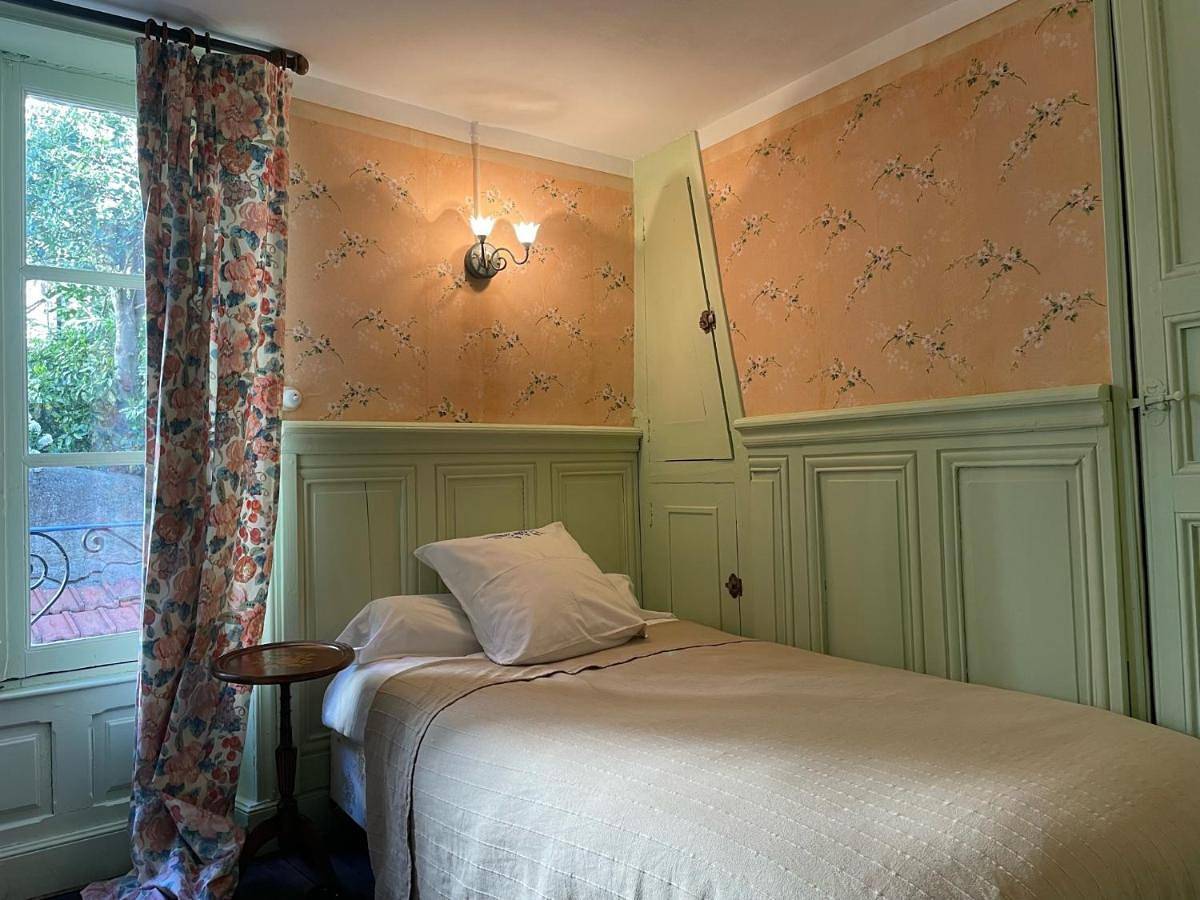 Double Room with Private Bathroom in Le Puy-en-Velay, Haute-Loire