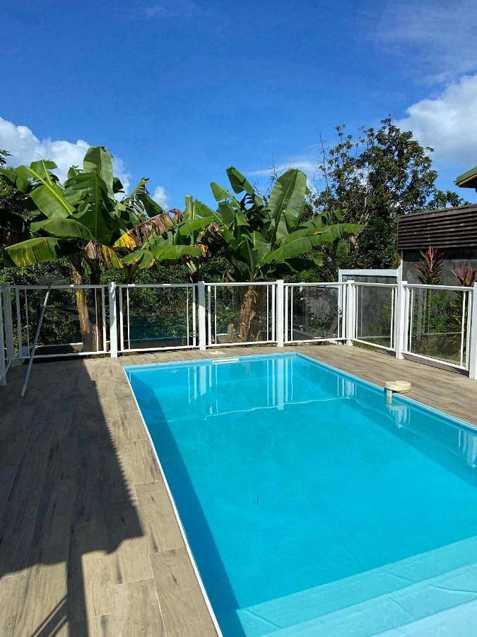 Chambre d’hôte pour 6 personnes, avec jacuzzi ainsi que jardin et piscine, adapté aux familles à Sainte-Rose - 3