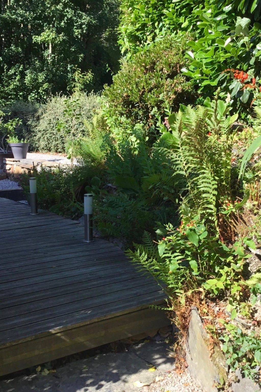 Kleiner Kokon mit seinem geheimen Garten in Bon Repos sur Blavet, Région de Guingamp