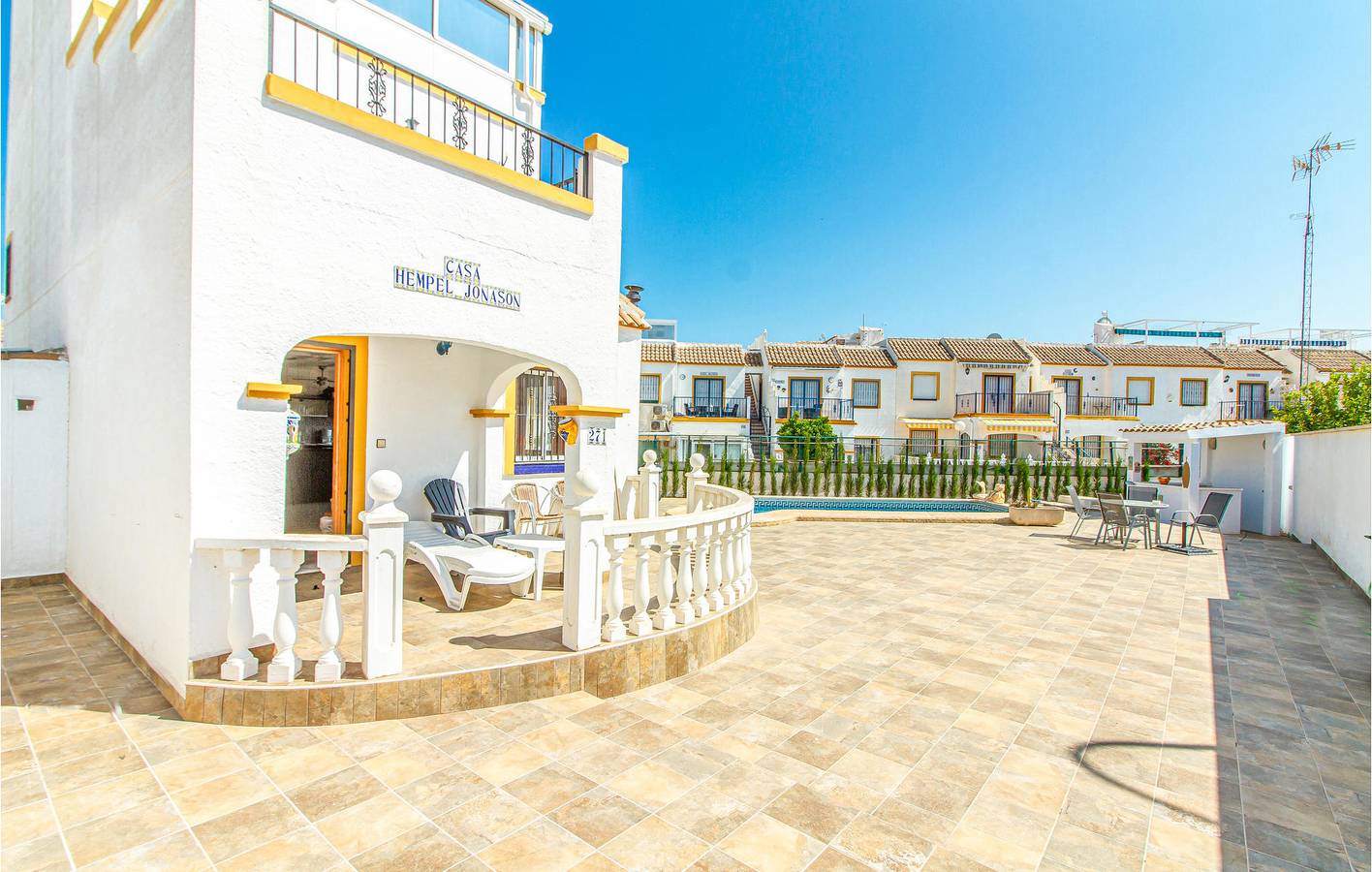 Apartamento junto a la playa con terraza, piscina y aire acondicionado in La Florida, Orihuela