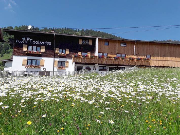 Bauernhof für 3 Personen, mit Balkon und Terrasse sowie Whirlpool und Garten in Bad Hindelang