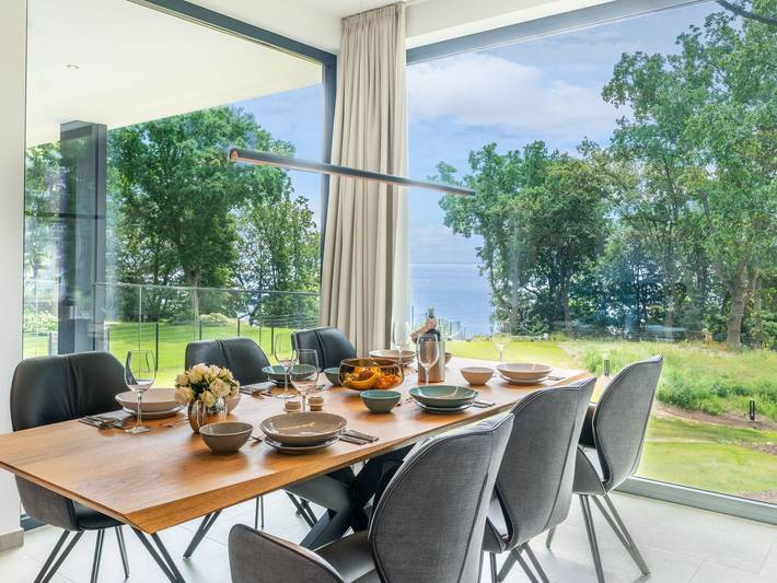 Ferienwohnung für 8 Personen, mit Balkon und Whirlpool sowie Terrasse und Garten