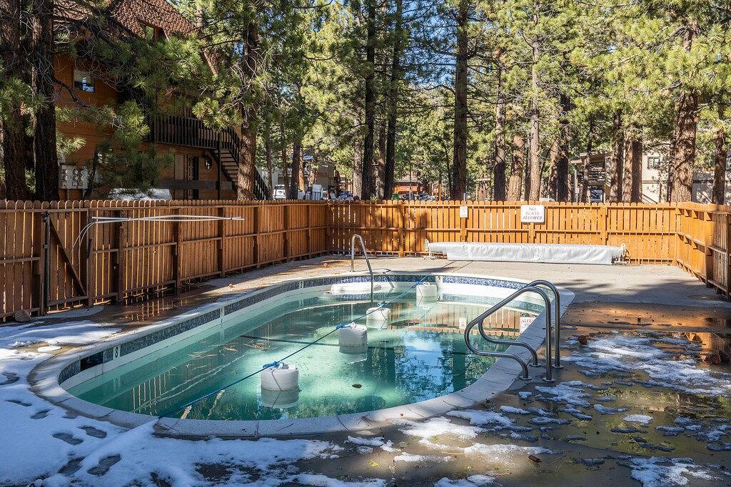 Ganze Wohnung, New Listing Updated 1 Bed and Loft 2 Full Bath La Residence Iv N7 Sleeps 4 and Steps to Free Shuttle in Mammoth Lakes, Mammoth Mountain