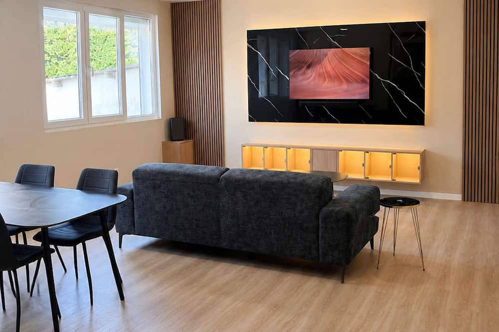 Entire apartment, Grand T3 lumineux et climatisé de 80 m² à Sedan in Sedan, Ardennes