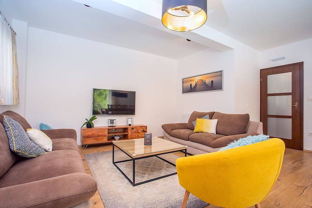 Luxury villa with private, heated pool ! in Runović (Splitska-Dalmacija), Makarska rivijera