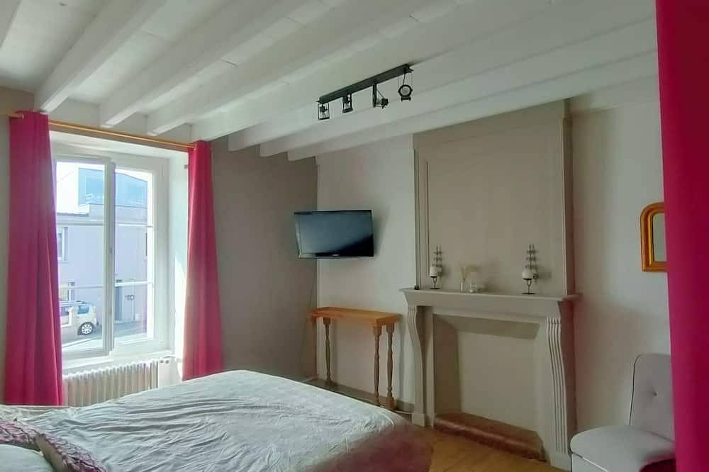 Maison de pays, à 50 m de la plage proche de toutes commodités, parking privé in Tourlaville, Cherbourg-en-Cotentin