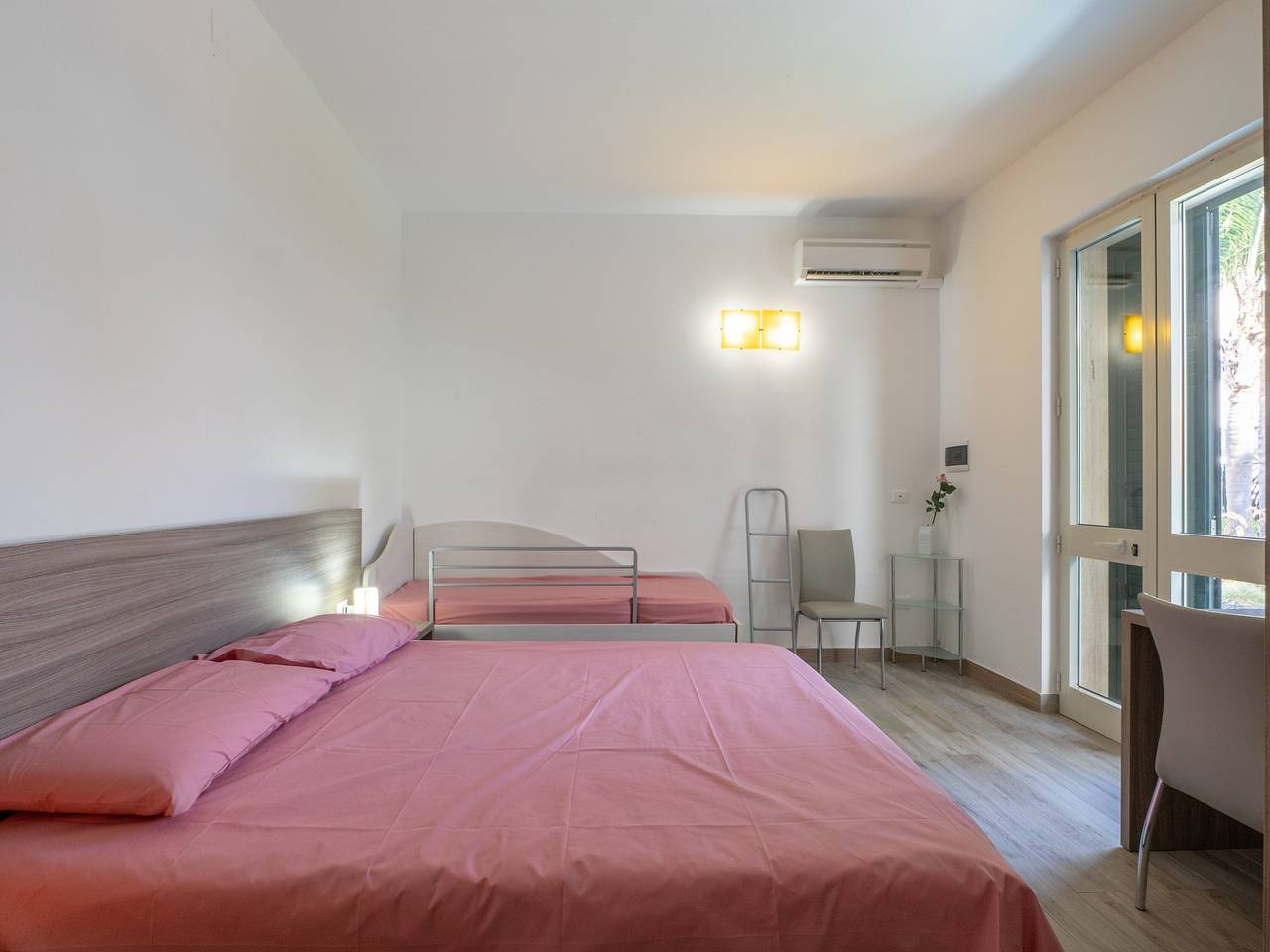 Appartamento intero, Appartamento 'Monolocale Petraroli Int Sx' con Giardino in Comune e Aria Condizionata in Porto Cesareo, Golfo di Taranto
