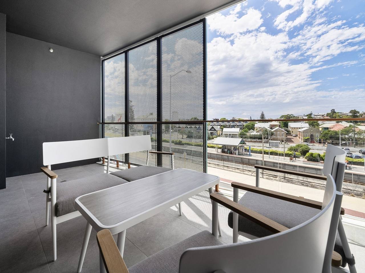 Entire apartment, Chic 1-Bed Escape in Fremantle with Parking in North Fremantle, Perth