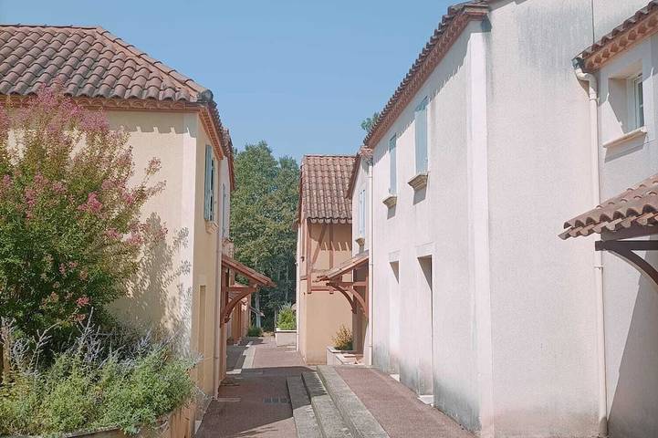 Ganze Wohnung, House, near parking, heated pool, sleeps 4–5, ground floor, lake, nature, and fishing in Monflanquin, Villeneuve-sur-Lot und Umgebung