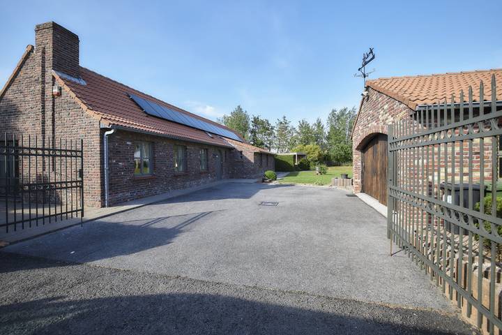 Gîte pour 10 personnes, avec terrasse et jardin, animaux acceptés