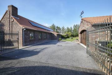 Gîte pour 10 personnes, avec terrasse et jardin, animaux acceptés dans Westvleteren (bière)