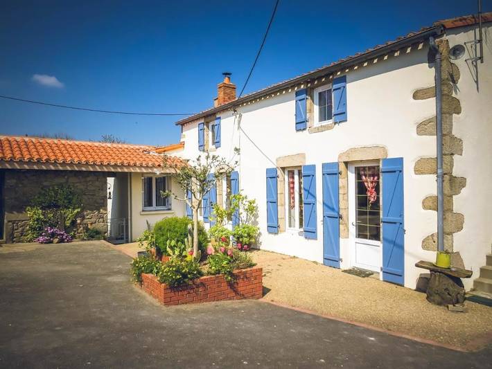 Gîte pour 14 personnes, avec Terrasse et Jacuzzi ainsi que Jardin et Bassin pour enfant à La Gaubretière