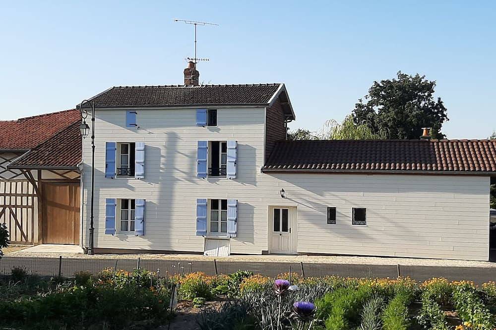 Gîte de la Grand'Cour - Frampas in Frampas, Haute-Marne