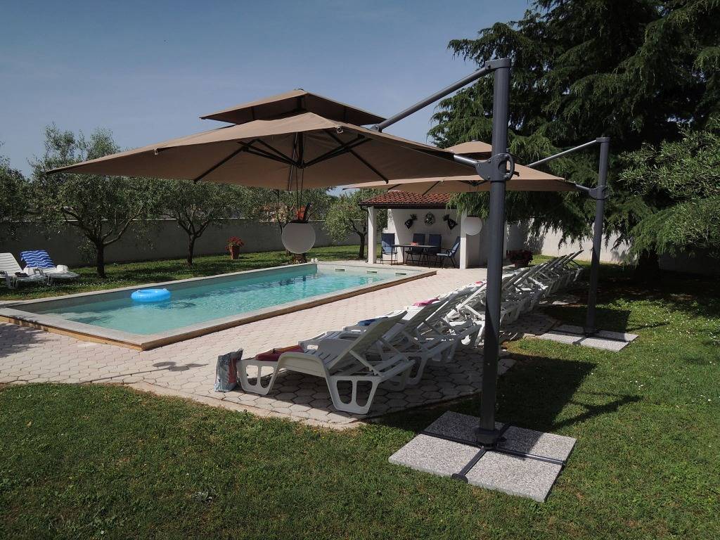 Ferienhaus in Poreč mit Terrasse, Klimaanlage, W-Lan, Spülmaschine (4400-5) in Vrvari, Region de Porec
