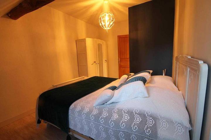 Location de vacances pour 5 personnes, avec terrasse à Bèze (homonymie) - 4