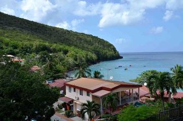 Gîte pour 5 personnes, avec vue et jardin à Anse Noire
