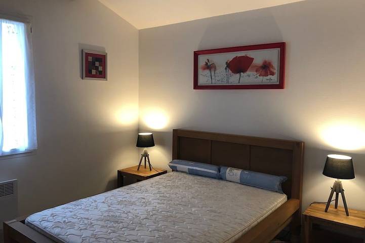 Gîte pour 5 personnes, avec piscine ainsi que jardin et terrasse à Angles - 2