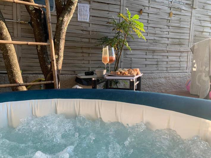 Location de vacances pour 6 personnes, avec piscine ainsi que jacuzzi et jardin, adapté aux familles à Saint-Privat-des-Vieux - 3