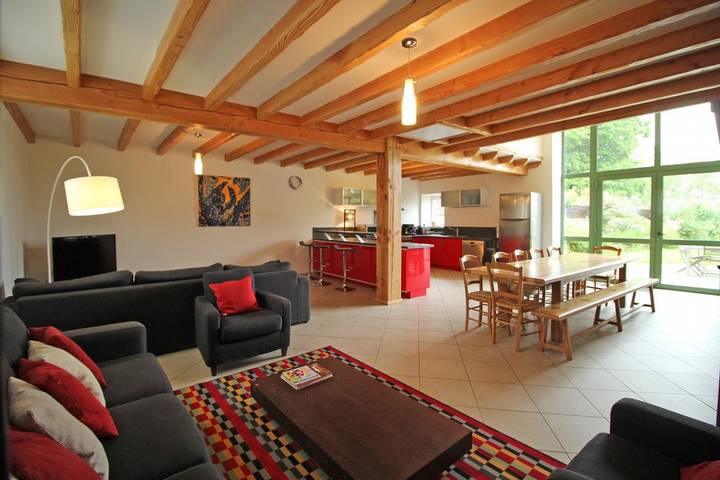 Gîte pour 13 personnes, avec sauna et piscine ainsi que terrasse et jardin, animaux acceptés à Compreignac - 3