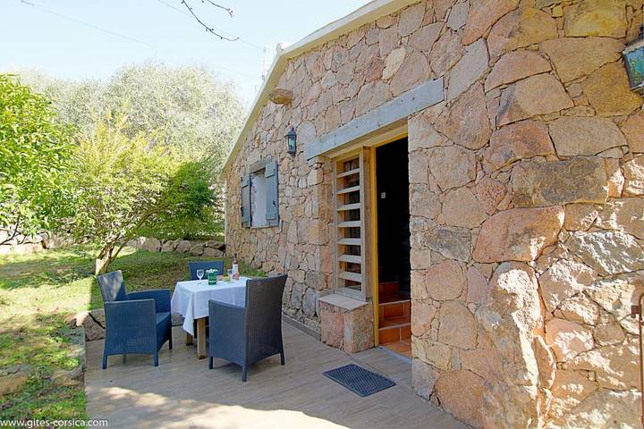 Gîte pour 2 personnes, avec Terrasse et Jardin ainsi que Piscine et Vue