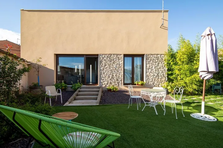 Ferienwohnung für 4 Personen, mit Ausblick und Garten sowie Pool - 1