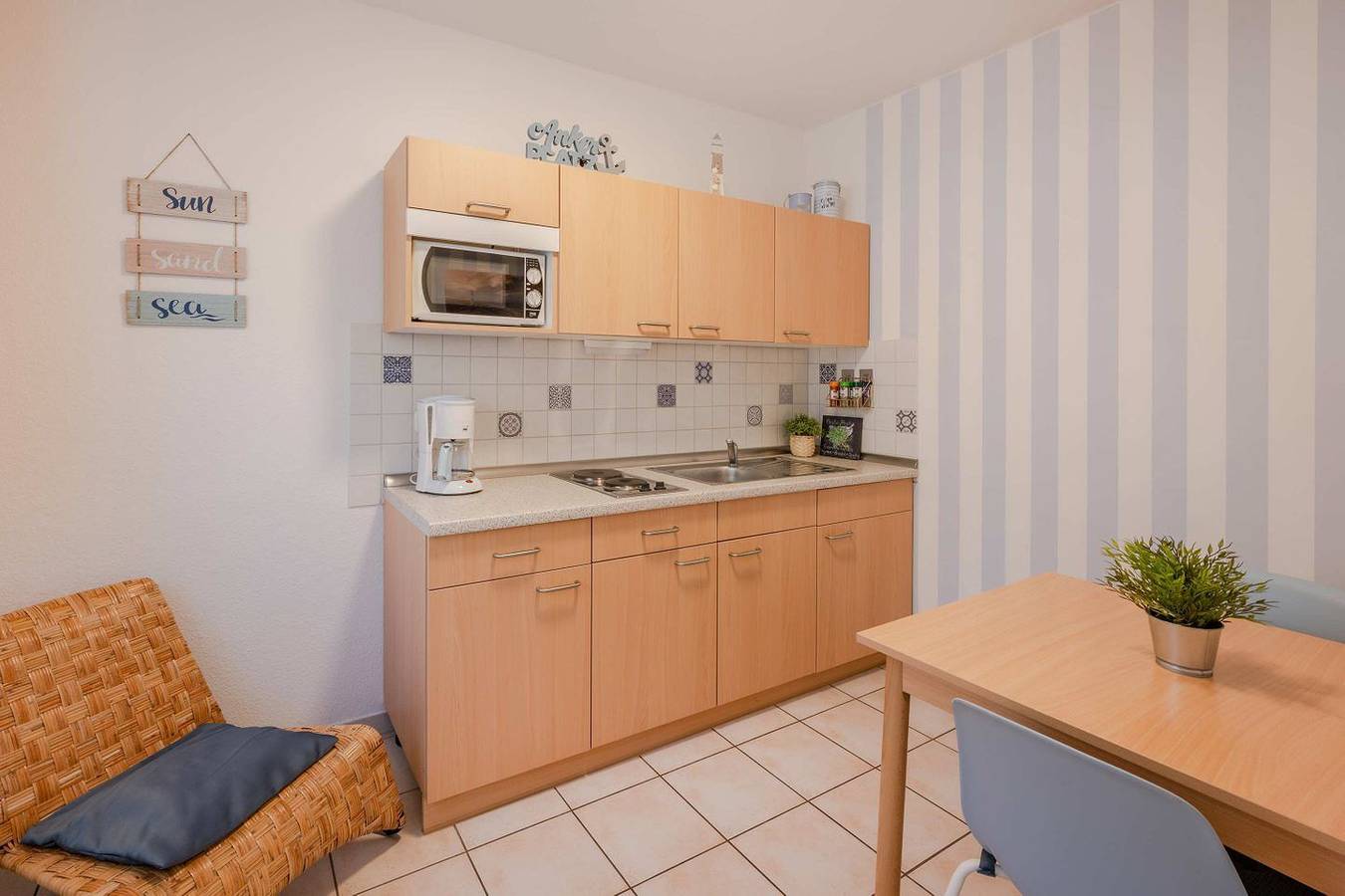Ganze Wohnung, Gemütliche Ferienwohnung in Zempin mit Balkon – nur 100 m bis zum Strand in Strand Zempin, Zempin