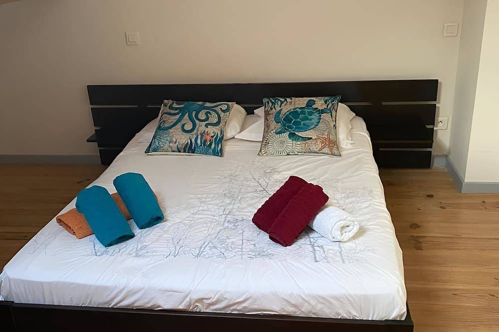 Appartamento intero, 3 bedroom apartment with swimming pool 3km from St Florent in Oletta, Calvi e dintorni