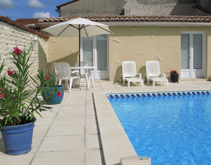 Gîte pour 2 personnes, avec piscine dans Bellevigne