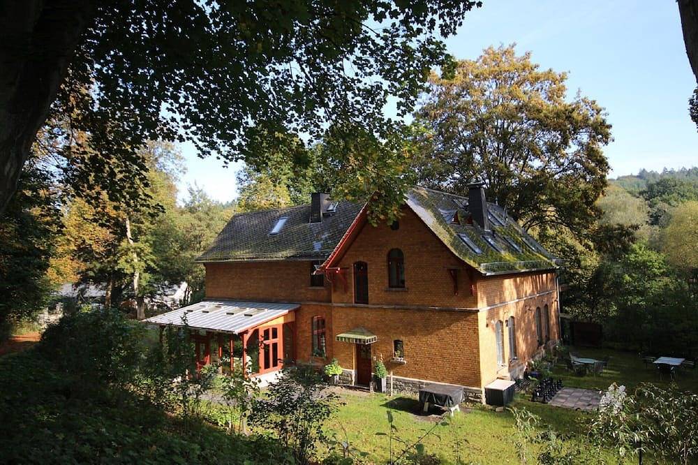 Ganze Wohnung, Kutscherhaus am Weiher- ländliche Ruhe und Erholung im Westerwald in Hundsdorf, Westerwald