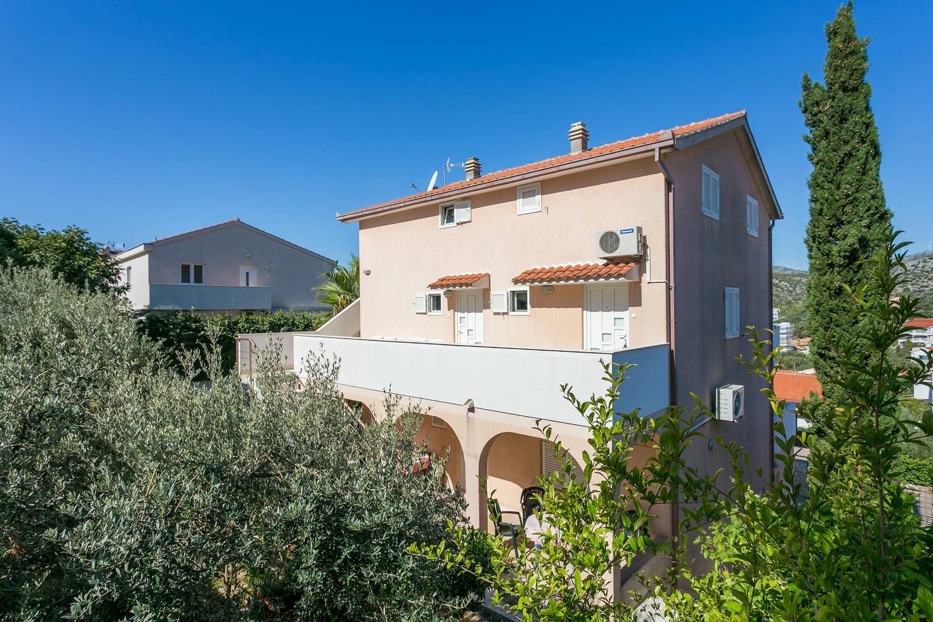 Ganze Wohnung, Two bedroom apartment with balcony and sea view Seget Vranjica, Trogir A-14409-a in Seget Vranjica, Split-Dalmatien