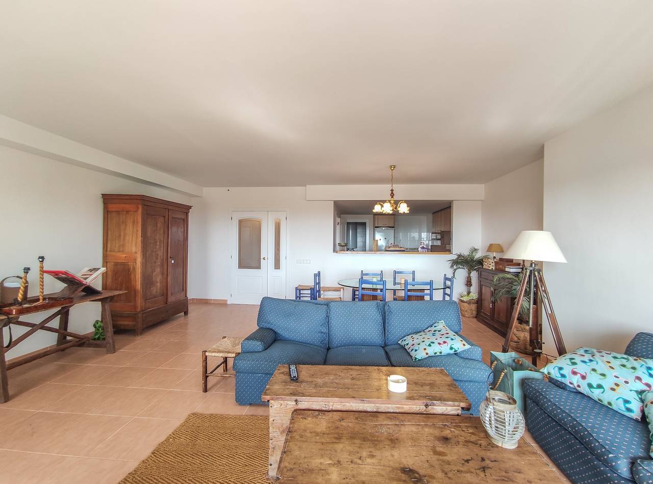 Apartamento entero, Apartamento con vistas al mar. Jardín y piscina comunitarios. in Pals, Costa Brava