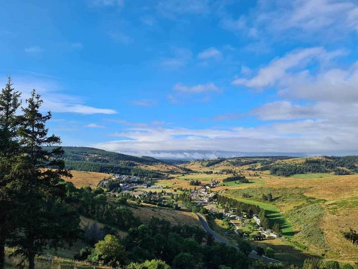 Location de vacances pour 6 personnes, avec terrasse ainsi que jardin et vue, animaux acceptés à Châteauneuf-de-Randon - 4