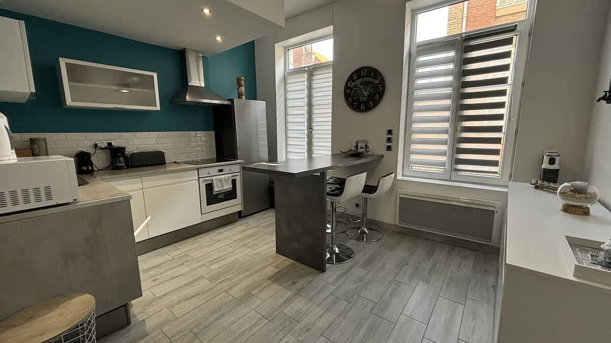 Entire apartment, Le Bleuet, entre les places in Arras, Arras region