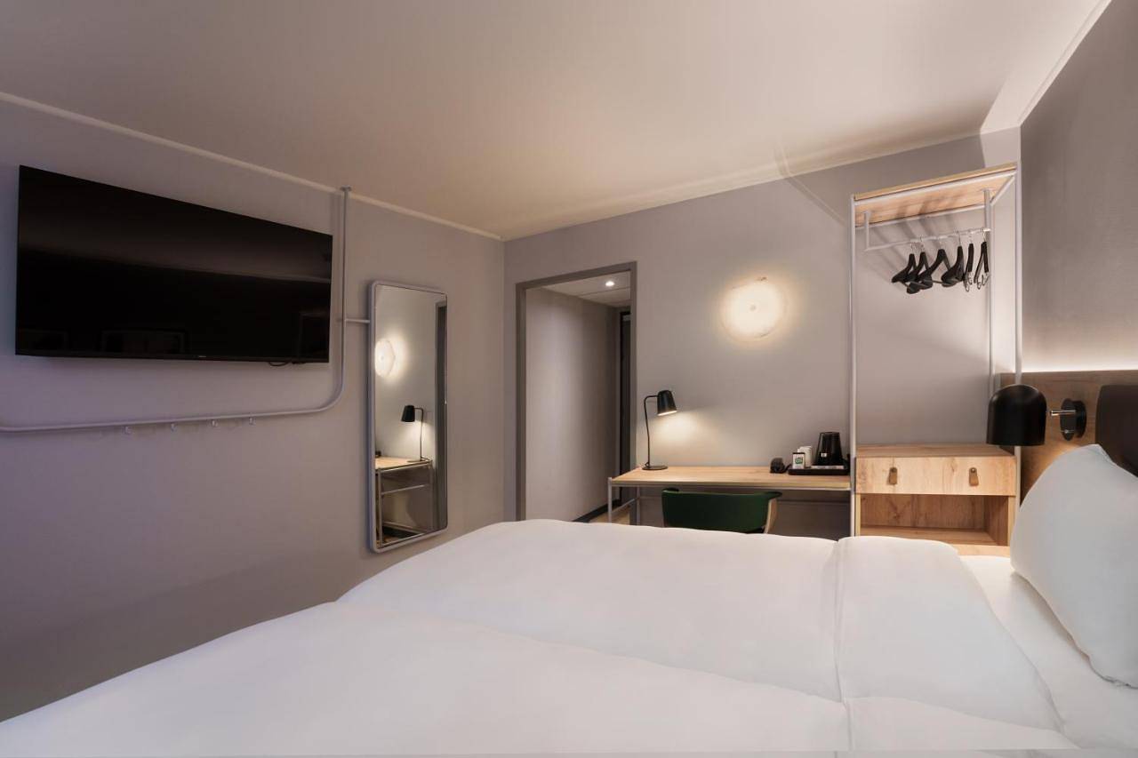 New Generation Double Room in Osny, Val-d'Oise