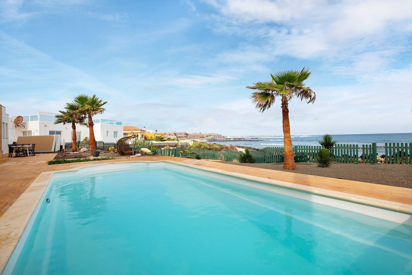 Ferienhaus „Ocean Spirit“ nahe Strand mit Meerblick, Pool und Wlan in Corralejo, La Oliva
