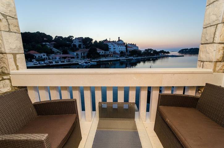 Apartament wakacyjny dla 4 osób, z balkon i widok na ocean w Mljet