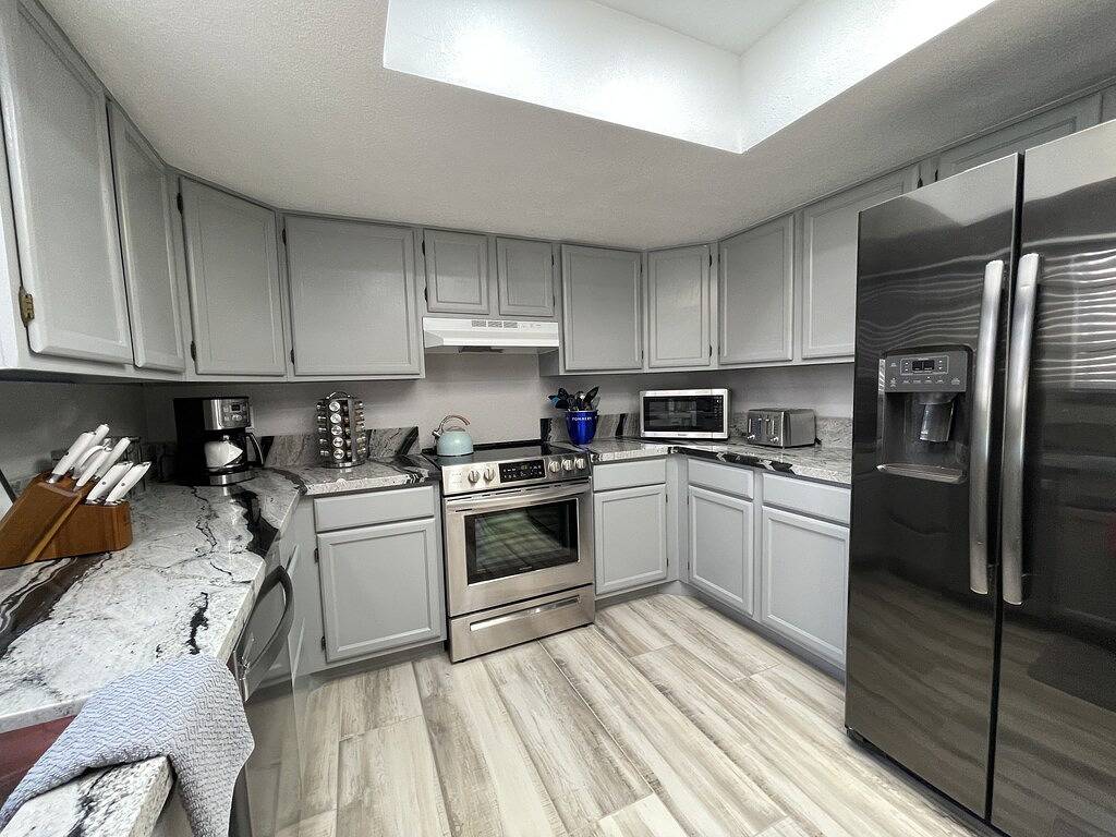 The Hideaway - Rain Shower Oasis & Desert Soak Spa in Lake Havasu City, Mohave County