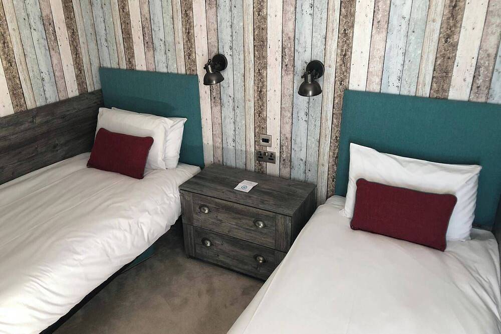 Sandy Balls Holiday Park Pet Friendly Lodge in Godshill (Hampshire), Hampshire