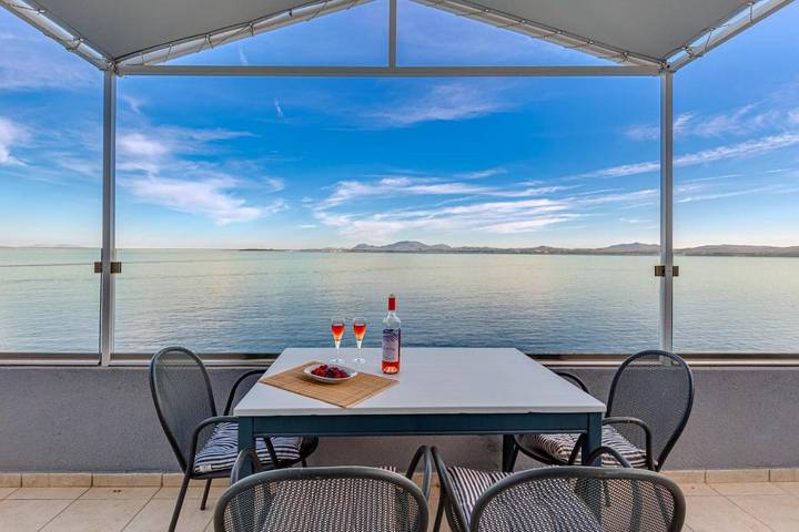Apartahotel para 2 personas, con Balcón y Terraza además de Piscina y Vistas en Corfú