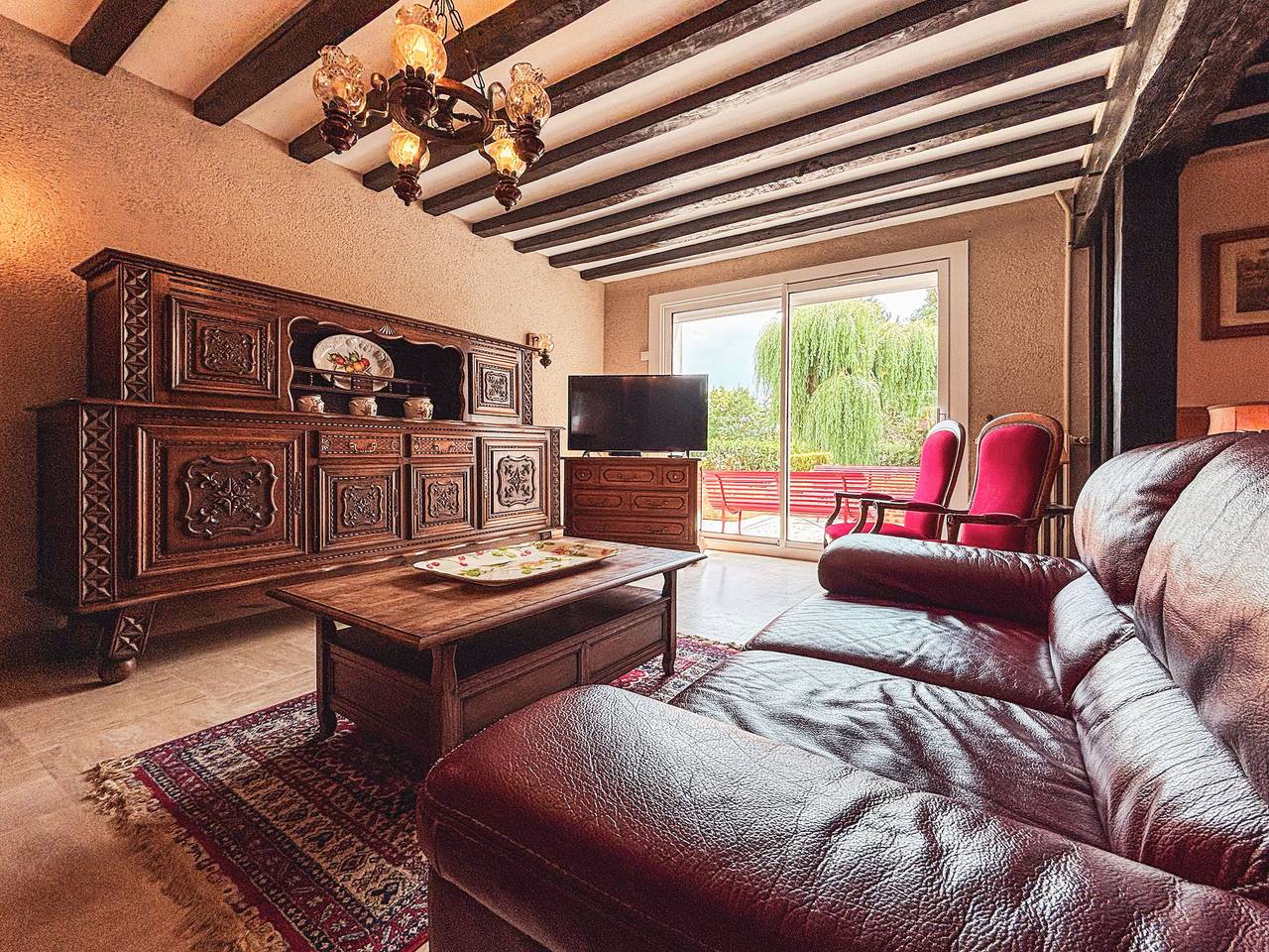 Spacious Cottage near Valençay with Shared Heated Pool, Tennis & Lake Access in Faverolles, Loire Valley