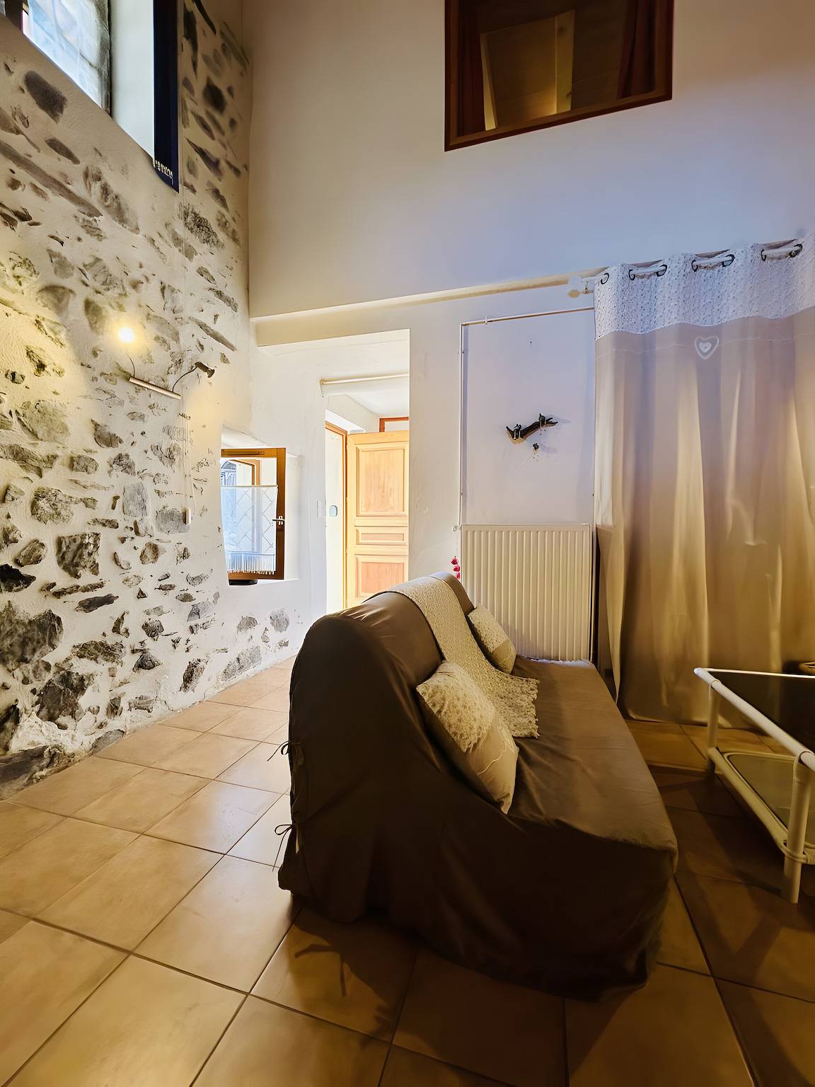 Au pied du château - parking wifi jardin - clg savoie in Saint-Pierre-d'Albigny, Région de Chambéry