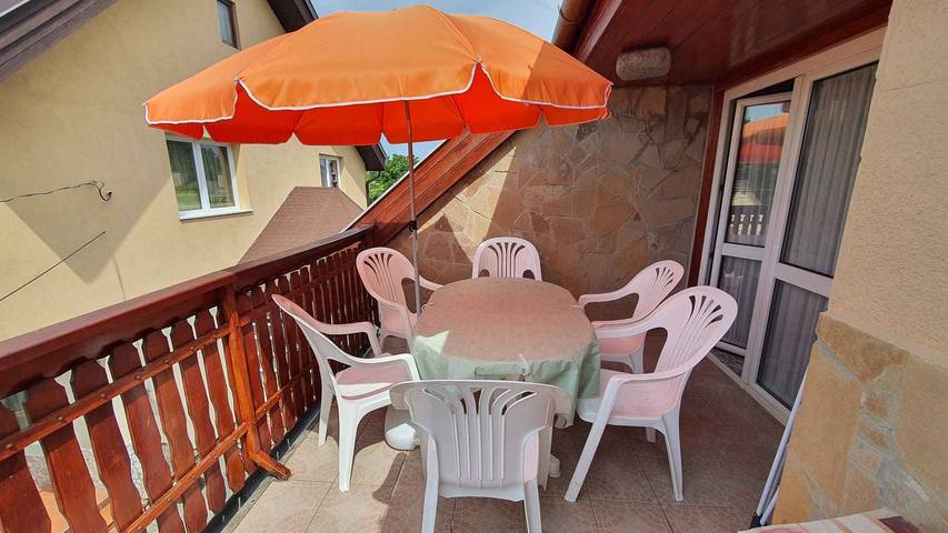 Ganze Ferienwohnung, Ferienwohnung schön eingerichtet mit WLAN und Klimaanlage in Balatonlelle, Plattensee Südufer