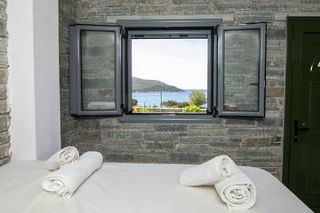 Gîte pour 3 personnes, avec balcon dans Carystos