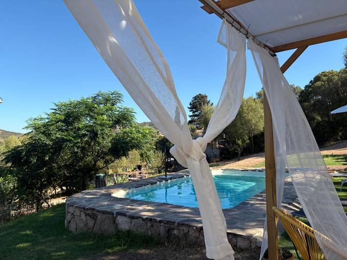 Agriturismo per 2 persone, con Terrazza e Giardino nonché Piscina e Panorama a Loiri Porto San Paolo
