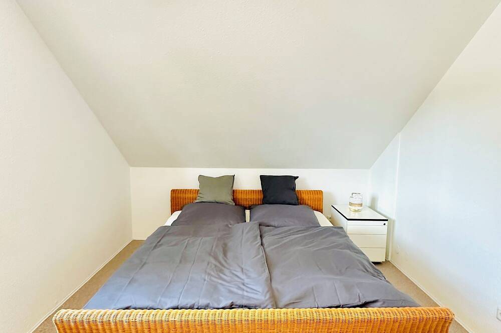 Ganze Wohnung, Helle große Ferienwohnung mit Balkon & Klimaanlage am Langer See in Prieros in Prieros, Heidesee