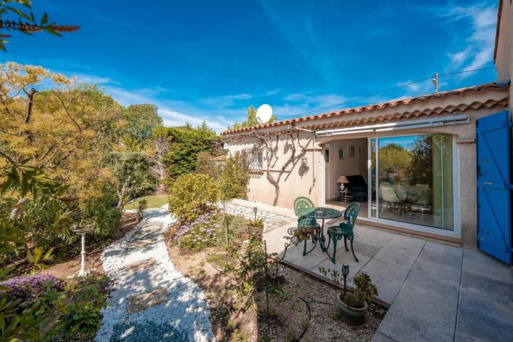 Gîte pour 3 personnes, avec piscine ainsi que terrasse et jardin à Puget-Ville - 2