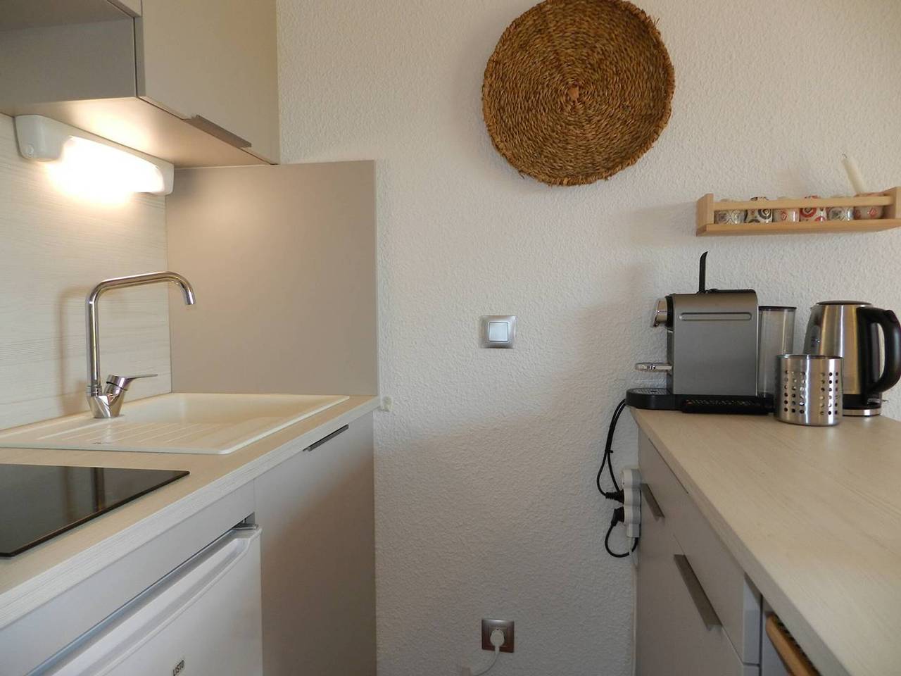 Entire apartment, 2-room apartment, terrace and private parking, La Londe-les-Maures in La Londe-les-Maures, Toulon region