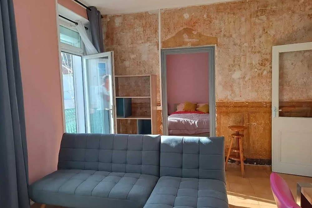 Entire apartment, Homerez - Apartment in Lézignan-Corbières in Lézignan-Corbières, Narbonne region