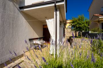 Ferienwohnung für 2 Personen, mit Terrasse in Njivice